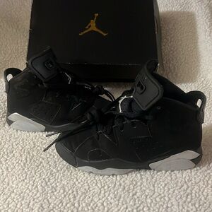 Jordan 6 Retro Black metallic in like new condition. Size 11 little boys. EUC